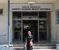 EDREMİT’TE ACİL SERVİS TEPKİSİ Balıkesir’in Edremit ilçesinde eski SSK yeni Kazdağı Devlet Hastanesi’nde acil