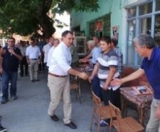 ALİ YAMAN VE BAŞKAN GENÇER, BAĞYÜZÜ MAHALLESİNİ ZİYARET ETTİ Ayvalık’ı ziyaret eden Balıkesir Valisi Mustafa Yaman’a Ayvalık Belediye Başkanı