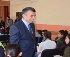 Edremit’te 23 bin öğrenci kitap ile buluşuyor Edremit Kaymakamı Ali Sırmalı, İlçe Milli Eğitim Müdürü Yusuf Koç