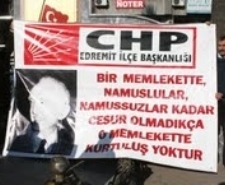 Cumhuriyet Halk Partisi (CHP) Balıkesir’in Edremit İlçe Teşkilatı, Cumhuriyet Meydanı’nda