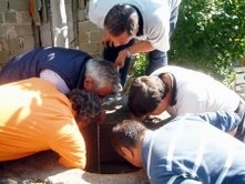 KUYUDAN KÖPEK KURTARMA OPERASYONU Balıkesir’in Burhaniye ilçesinde, kuyuya düşen köpek itfaiyenin operasyonu ile kurtarıldı.