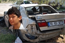 ÖLÜME GİTTİ 15 YAŞINDAKİ GENÇ, BABASINDAN İZİNSİZ ALDIĞI ARAÇLA KAZA YAPIP ÖLDÜ