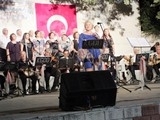 Burhaniye ilçesinde, Körfez Gönül Dostları Musiki Derneği’nin çoğunluğunu emeklilerin oluşturduğu