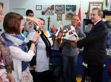 KARDEŞ ŞEHRİN ÖĞRENCİLERİNDEN ZİYARET Balıkesir’in Edremit ilçesinin kardeş şehri Kamp Lintfort’lu (Almanya) lise
