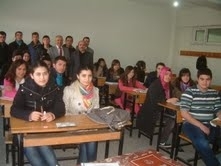 Balıkesir’in Burhaniye ilçesinde, dershaneye gidemeyen öğrenciler için açılan ücretsiz üniversiteye