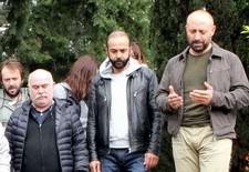 TUNCEL KURTİZ ÖLÜMÜNÜN 1. YILINDA MEZARI BAŞINDA ANILDI KENAN İMİRZALIOĞLU VE HALİT ERGENÇ İLE ÇOK SAYIDA OYUNCUNUN KATILDIĞI