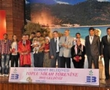 EDREMİT’TE TOPLU NİKAH TÖRENİ Edremit Kaymakamlığı ve Edremit Belediyesi tarafından düzenlenen toplu nikâh töreni