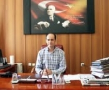 EDREMİT’İN YENİ KAYMAKAMI’NA ZİYARETÇİ AKINI Balıkesir’in Edremit ilçesinde yeni göreve başlayan Kaymakam Osman Tunç’a ‘Hoş