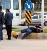 AYVALIK’TA KORKUTAN KAZA Balıkesir’in Ayvalık ilçesinde son günlerde artan motosiklet kazalarına bir
