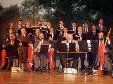 İMAMLAR KOROSU, KUTLU DOĞUM KONSERİ VERDİ Balıkesir’in Edremit ilçesinde müftülüğünün oluşturduğu İmamlar Korosu ikinci konserini Şükrü