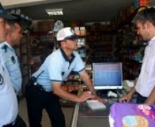 ZABITA’DAN FIRINLARA VE MARKETLERE DENETLEME Balıkesir’in Edremit ilçesinde 01 Ağustos itibariyle naylon poşet yasağı uygulanmaya