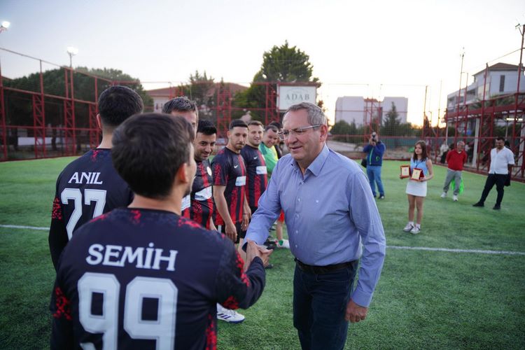 Balıkesir’in Ayvalık ilçesinde; Ayvalık Burda Yayın Grubu tarafından AYMEYO Spor