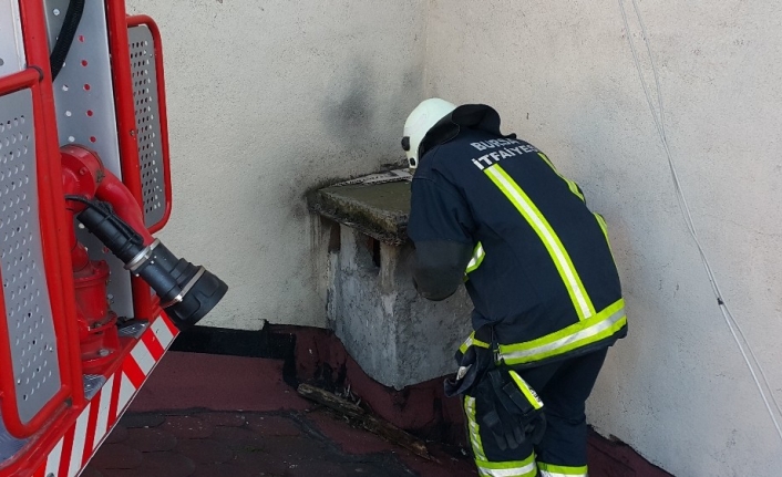 Bursa’da 10 gün önce bir binanın çatısına çıkarak burada mahsur