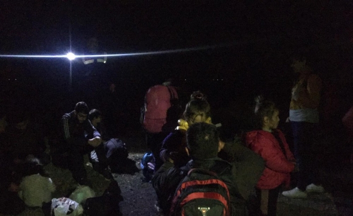  İzmir’in Dikili, Foça Ve Aliağa İlçelerinde Düzenlenen Operasyonda, Yasa