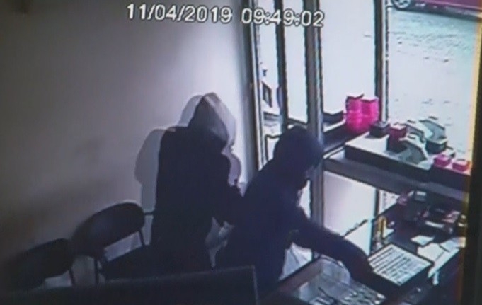  Silahlı Soyguncular Kuyumcunun Zararını Karşıladı 5 Yıl Hapisle Tahliye