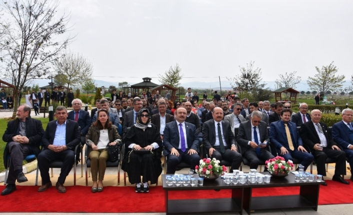 Bandırma Onyedi Eylül Üniversitesi Gönen Meslek Yüksekokulu Yerleşkesi’nde düzenlenen Fidan