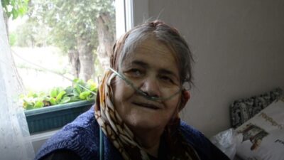 170 kilo ağırlığındaki morbit obez 74 yaşındaki Habibe Apak, evde