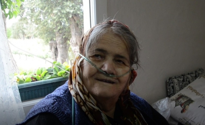 170 kilo ağırlığındaki morbit obez 74 yaşındaki Habibe Apak, evde