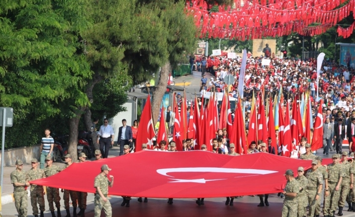 19 Mayıs Atatürk’ü Anma Gençlik ve Spor Bayramı törenlerle kutlandı.