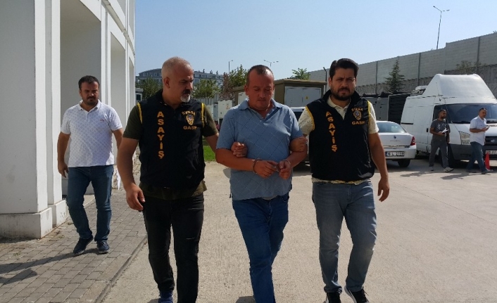  Bursa’da Yed-i Emin Otoparkının Yakınında Ateş Yakarak Alevlerin Otoparktaki