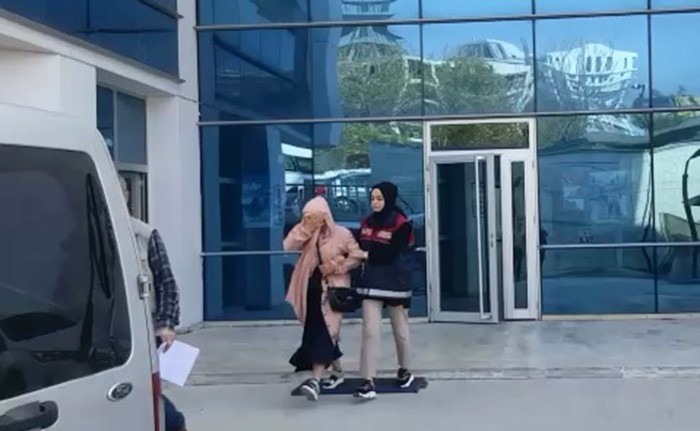  Bursa'da Kilitli Olmayan Evin Kapısını Kart Film İle Açan
