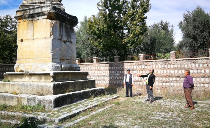  Bursa İznik’te Elbeyli Köyü Sınırlarında Bir Tarla İçerisinde Yer