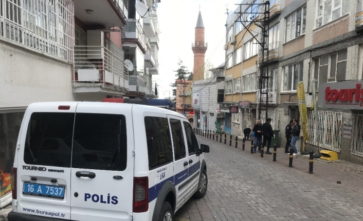 Bursa’da bir kişi 2 gündür haber alamadığı ağabeyini evinde ölü