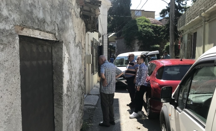  Bursa’da Yaşlı Adamın 2 Gündür Dışarıya Çikmamasi Üzerine Şüphelenen
