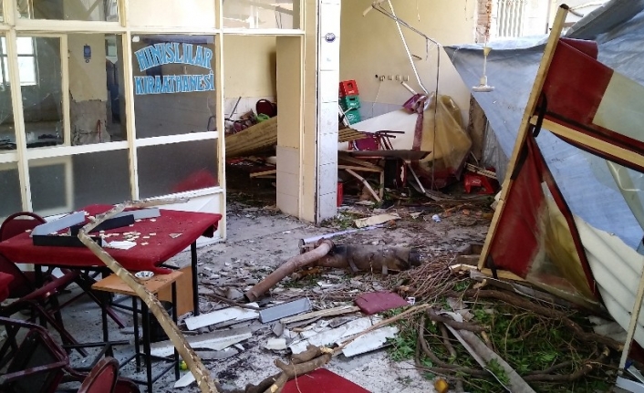 İzmir’de kum yüklü kamyonun kahvehaneye girmesi sonucu 2 kişinin öldüğü