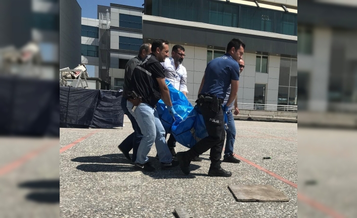 Bursa’da Lüks Bir Otelin Camlarını Temizlemek İçin Vincin Sepetine Binen