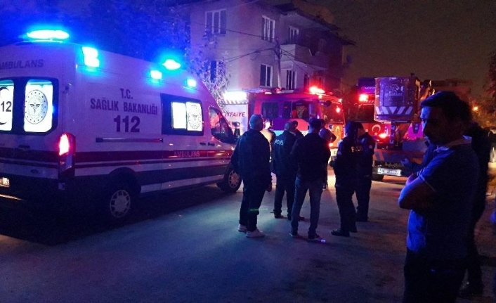  Balıkesir’de Gece Saatlerinde Bir Evde Çikan Yangında Dumandan Zehirlenen
