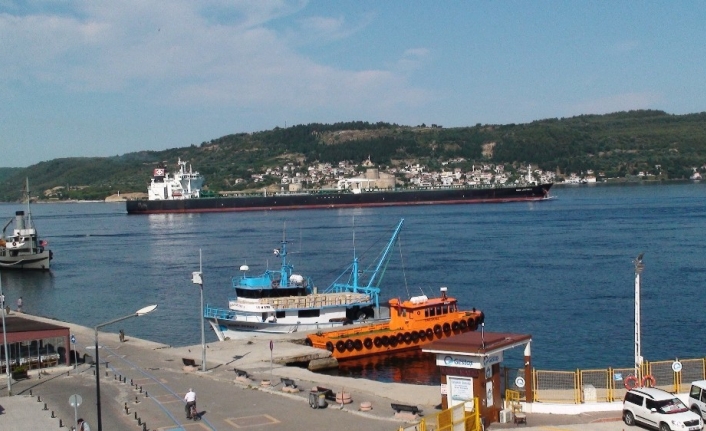  Çanakkale Boğazından Geçen 300 Metrelik Dev Tankerı Geçişi Sırasında