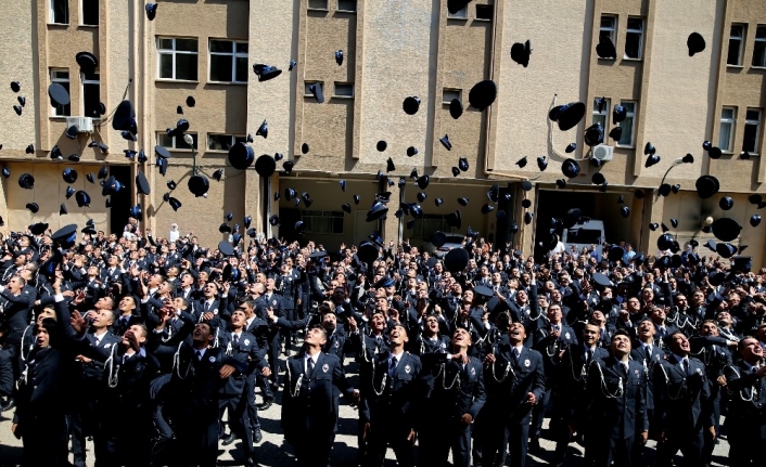 Bursa Polis Meslek Eğitim Merkezi’nde Eğitimlerini Tamamlayan 415 Polis Düzenlenen