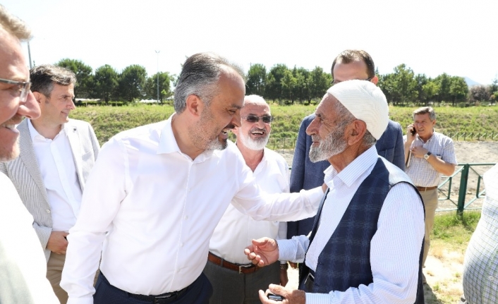  Büyükşehir Belediyesi, Diğer Taraftan Mahallelere Nefes Aldıracak Parkların Yapımı