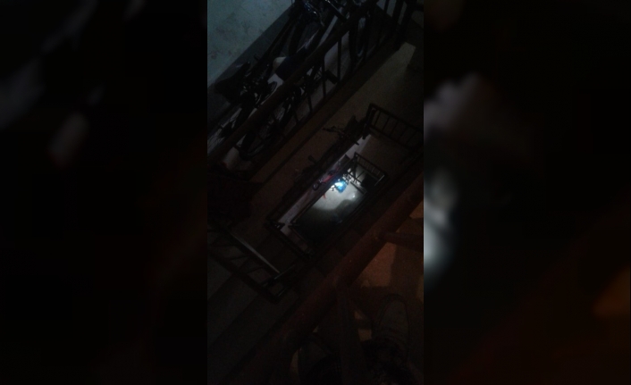 Bursa’nın Karacabey ilçesinde 5. katın merdiven boşluğundan düşen bir çocuk