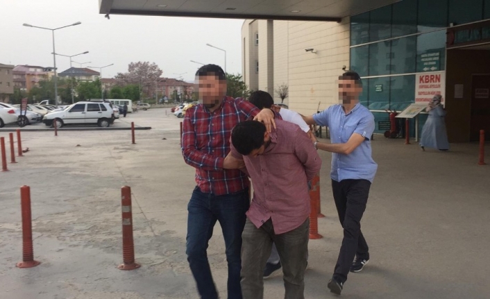 Bursa’nın İnegöl ilçesinde şüphe üzerine durdurulan otomobilde 600 adet uyuşturucu