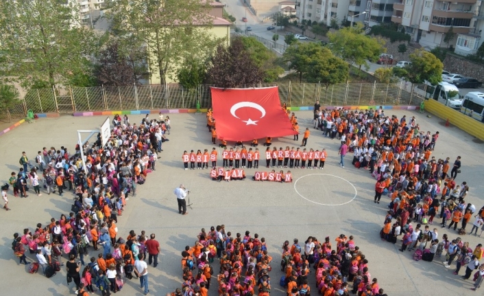  Minik Öğrenciler Mehmetçiğe Selam Gönderdi