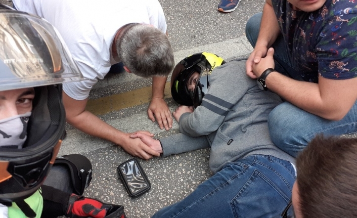  Bursa’da Ters İstikametten Ana Caddeye Çikan Otomobil Motosiklete Çarpti.