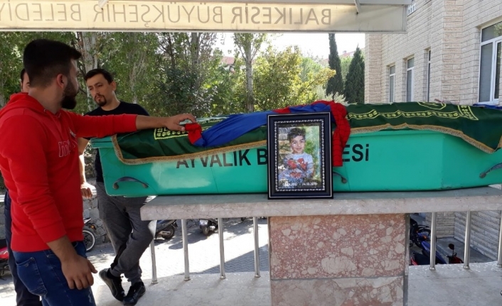 Balıkesir’in Ayvalık ilçesinde, uzun bir süredir Beyin Sapı Kanseri ile