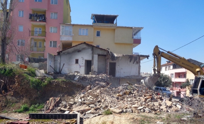  Belediye Ekipleri, Son Olarak HüdavendigÂr Mahallesi’nde Yer Alan İki