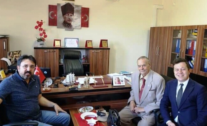  Ak Parti Ayvalık İlçe Başkanı Hakan Kayaalp, Emekli Müdür