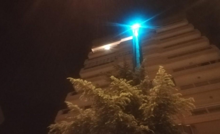  İzmir’in Karşıyaka İlçesinde Henüz Belirlenemeyen Sebepten Dolayı 8. Kattaki