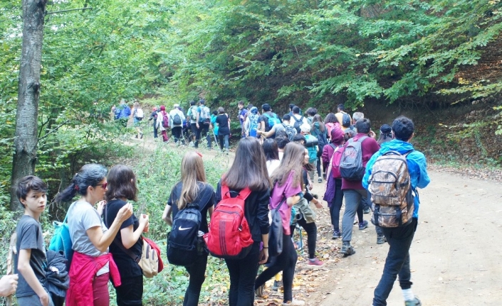  Bursa Büyükşehir Belediyesi’nin Yürüttüğü ‘adım Adım Doğa’ Yürüyüşüne Katılan