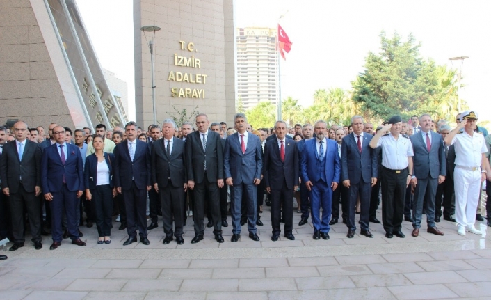  İzmir Adliyesi Protokol Kapısı Girişinde Yapılan 2019-2020 Adli Yıl