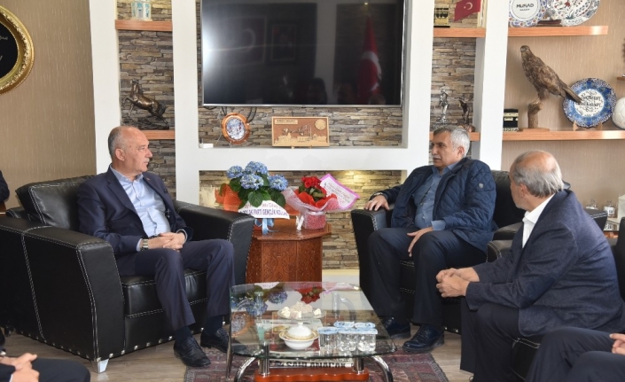 AK Parti MKYK üyesi Balıkesir Milletvekili Yavuz Subaşı kutlama ziyaretlerine