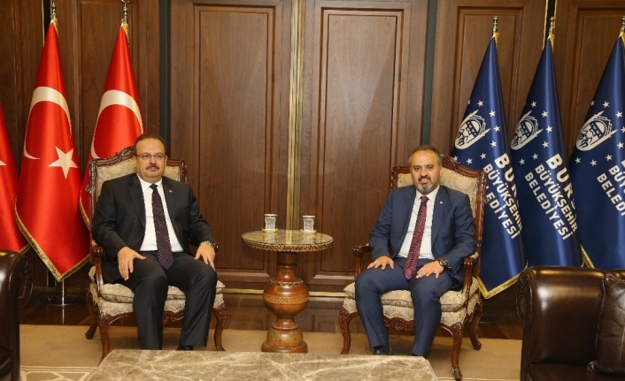 Bursa Valisi Yakup Canbolat, Büyükşehir Belediye Başkanı Alinur Aktaş’ı ziyaret