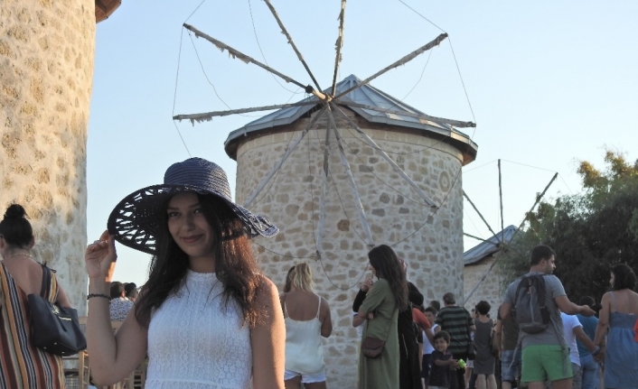  İzmir'in Çeşme İlçesinde Bağlı Alaçatı'da Tatilciler, İddialara Göre "gürültü"
