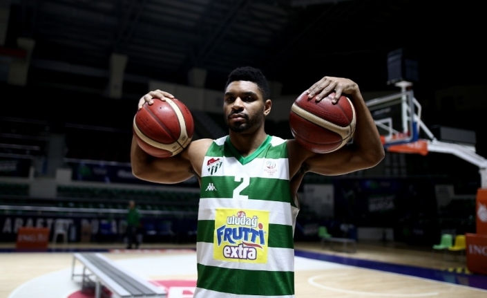  Frutti Extra Bursaspor’un En Skorer Oyuncularından Allerik Freeman, Taraftardan
