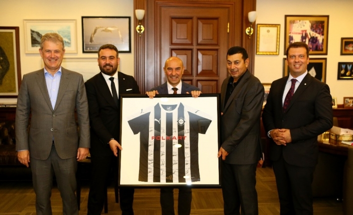 Altay Başkanı Özgür Ekmekçioğlu ve kulüp eski başkanlarından, İzmir Ticaret