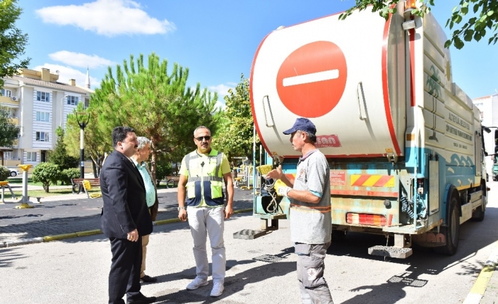  Kurban Bayramı Sonrasında Altıeylül’de Konteynerler Sinek Ve Koku Yapmaması